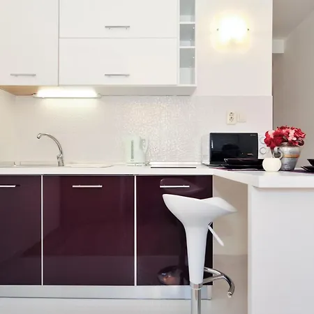 탑 아파트먼트 *