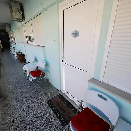 아파트 탑 아파트먼트 *